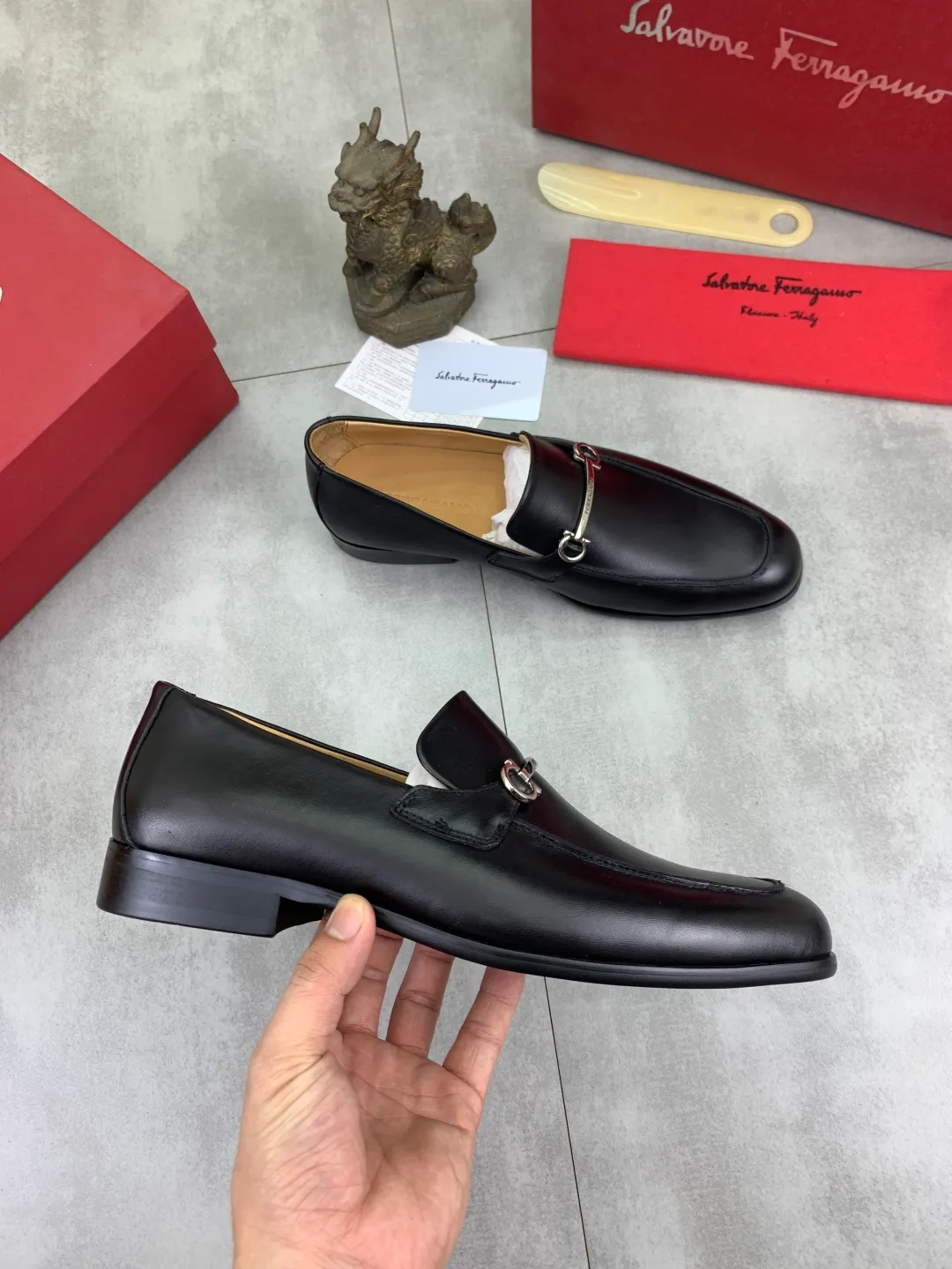 Men's Men's Shoes 💰P560💰[New Style] Water-dyed Niuli 🆘[Salvatore Ferragamo] Ferragamo's latest casual business leather shoes for men! Listed simultaneously! The fabric is made of specially imported original calfskin, the lining is made of imported water-dyed cowhide, and the original combination outsole is absolutely luxurious and leads the fashion trend. Matching code: 39-44 (45 46 customized) 2️⃣ colors available